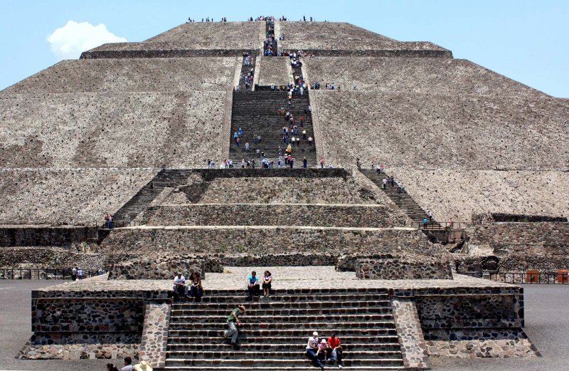 Gunshots near Mexico's Teotihuacan pyramids, Canadian tourist  killed -   VIDEO 