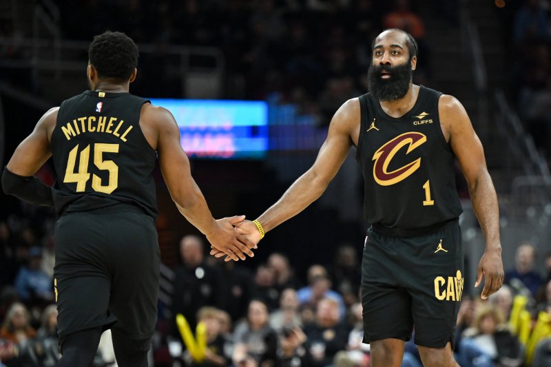 Mitchell, Harden power Cavs to 2-0 over Raptors