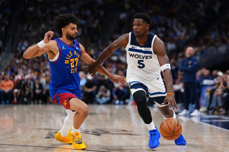 Wolves stun Nuggets late to tie playoff series