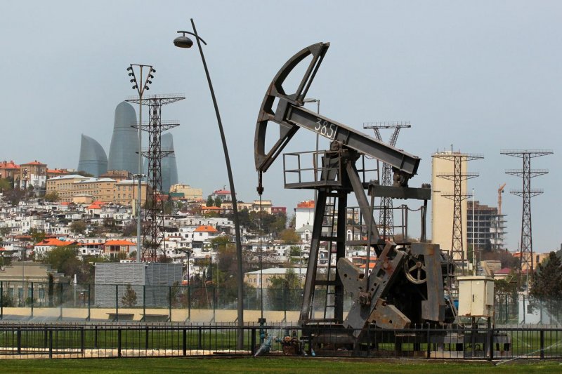 Azerbaijan sends new diesel shipment to Armenia 