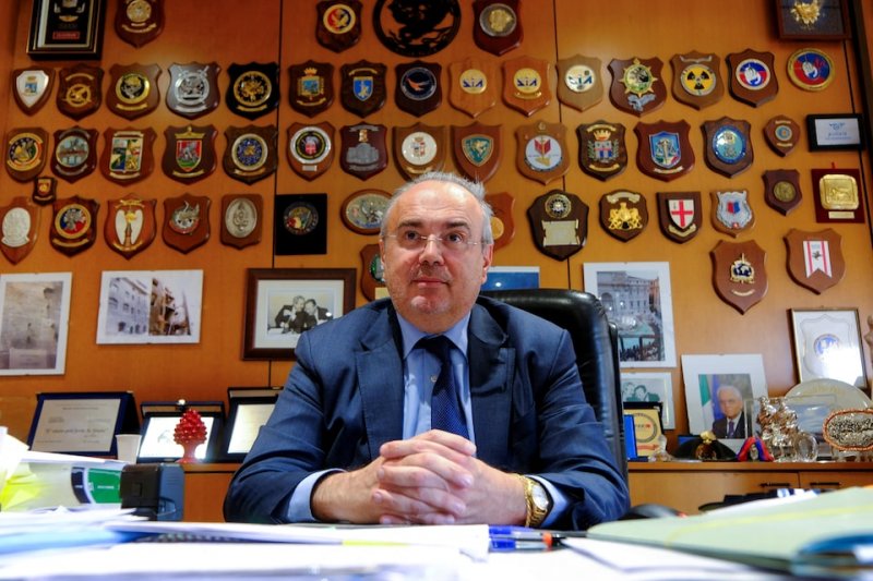 Mail blunder, mistrust stall Italy crackdown on Chinese gangs 