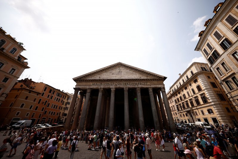 Italy raises Pantheon entry fee for tourists