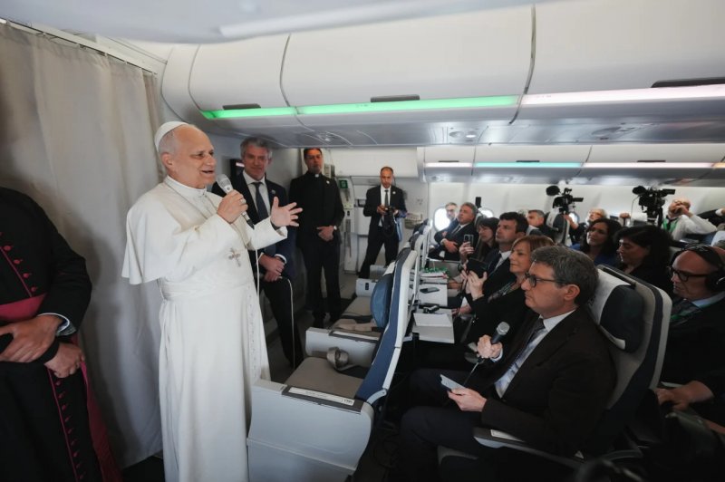 Pope Leo says he cannot support war but condemns Iran