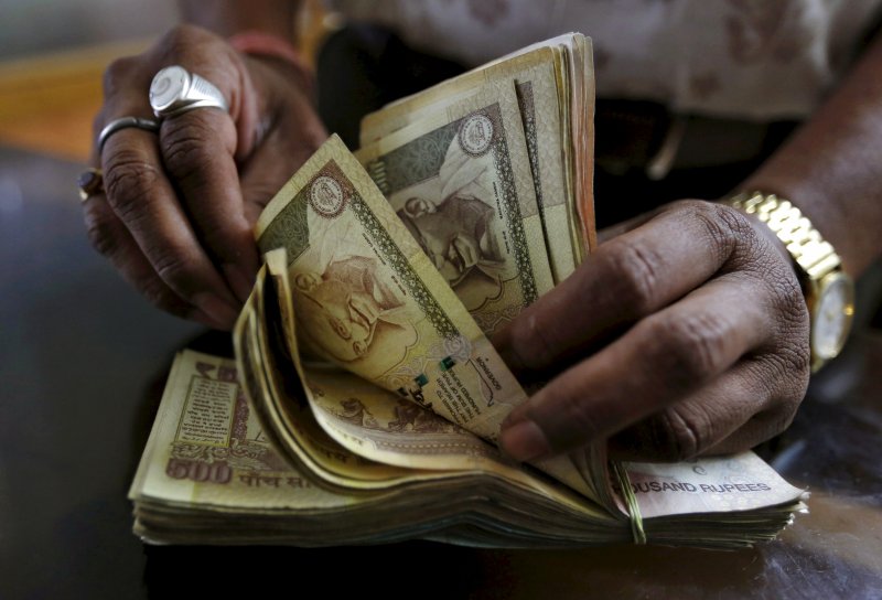 India's forex reserves extend gains for third week