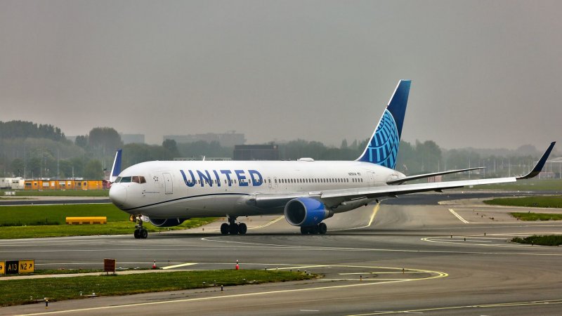 United Airlines flight makes emergency landing at Singapore airport
