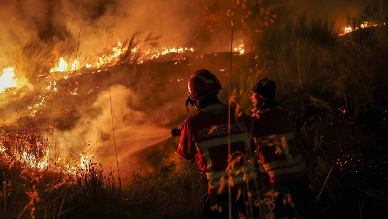 Española fire forces evacuations as blaze spreads