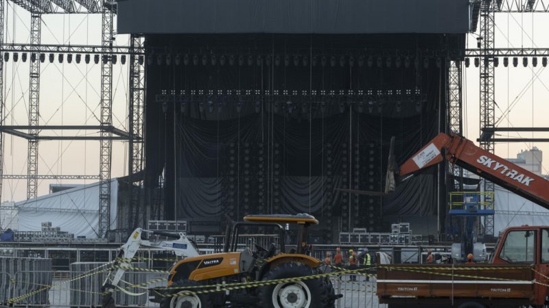 Technician dies during stage setup for Shakira concert in Rio
