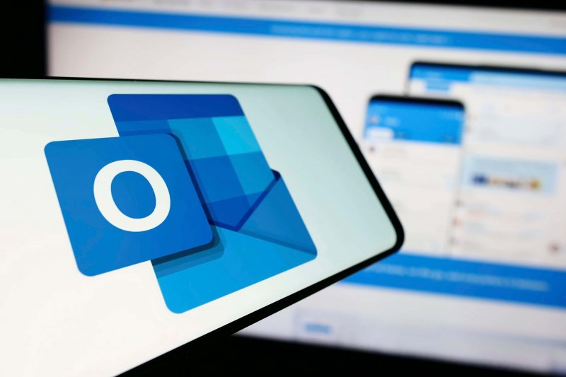 Microsoft Outlook down: Users report login issues