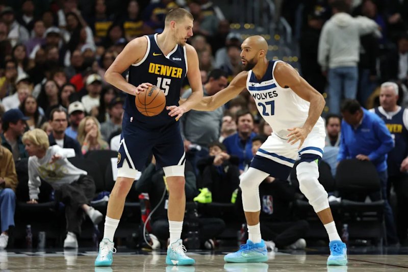 Jokic's triple-double keeps Nuggets alive in Game 5