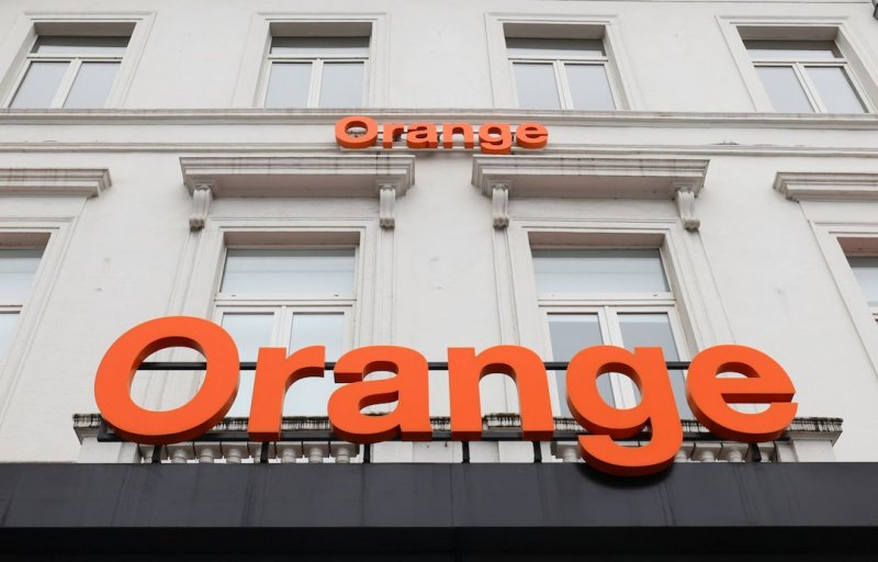 Orange signs 1.3 billion euro deal with CaixaBank, BNP Paribas to acquire Scorefit 