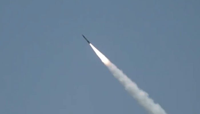 Pakistan conducts successful Fatah-II missile test launch -  VIDEO 