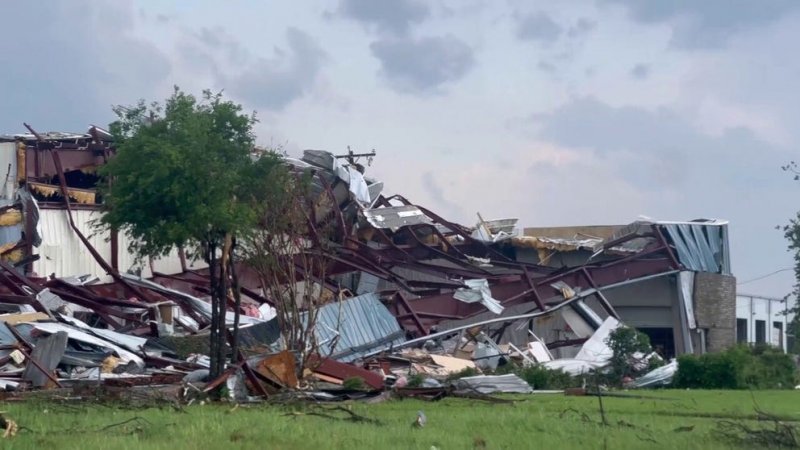 Tornado tears through Mineral Wells, Texas, leaving widespread damage -  VIDEO 