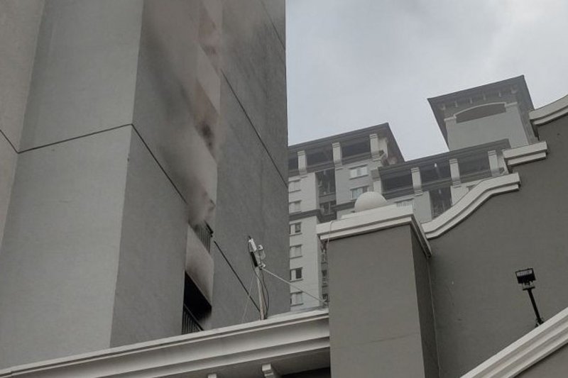 Fire breaks out in Jakarta apartment building; residents evacuated -  VIDEO 