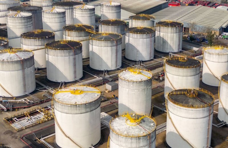 Oil prices climb to highest level since 2022 