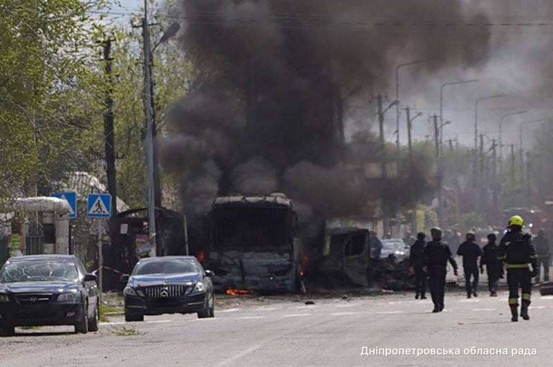 Russian drone strike hits Dnipro, fire and casualties