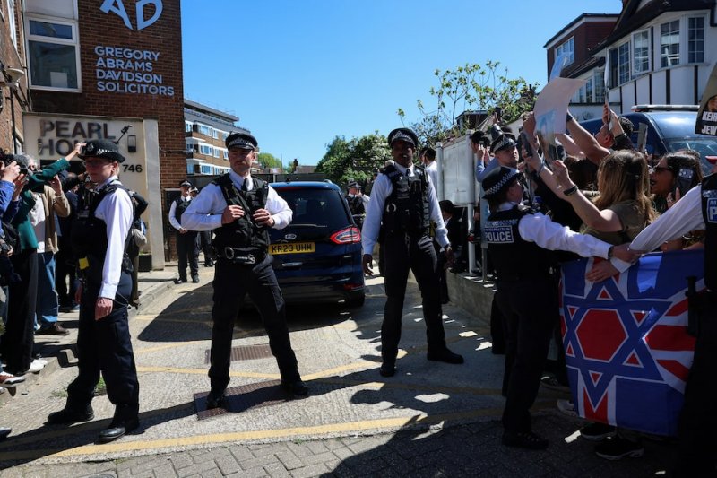 London stabbing suspect was known to UK anti-terror program