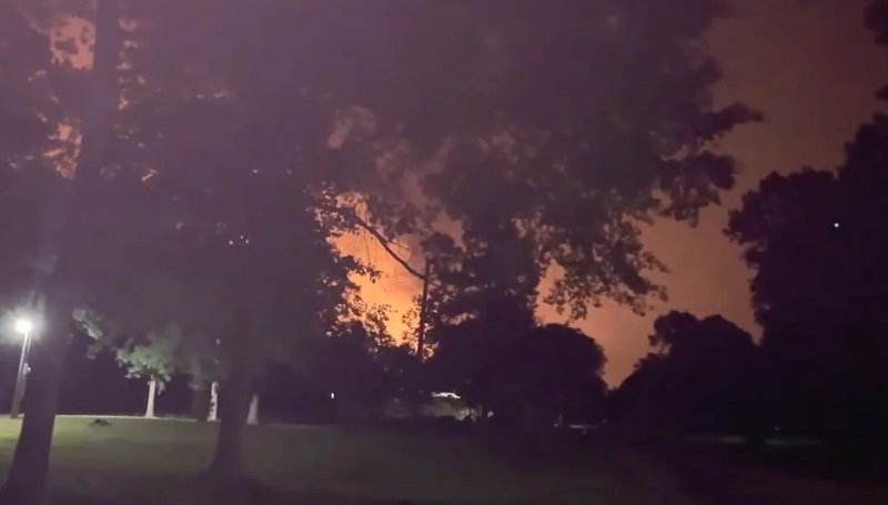 Explosion hits oil rig in East Texas, sparking fire -  VIDEO 