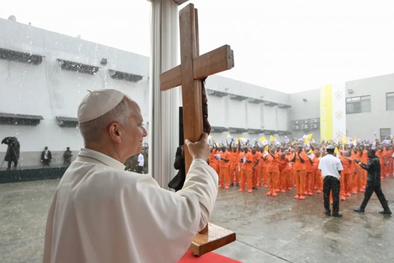 Pope Leo XIV visits notorious prison during Equatorial Guinea tour -  VIDEO 