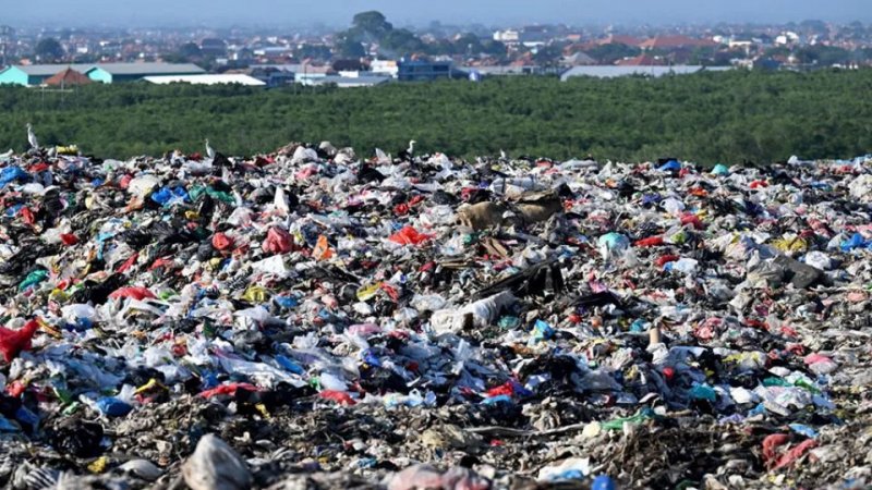 Bali landfill ban leads to massive trash piles in tourist hubs -  VIDEO 