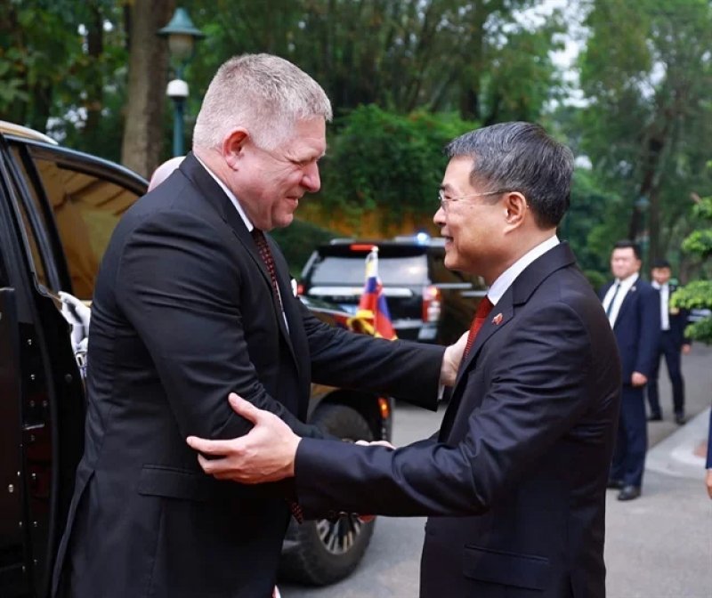 PM Hưng welcomes Slovak PM Fico to boost strategic cooperation