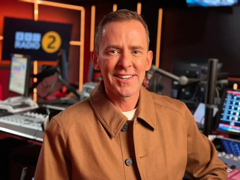 The scrubbing of Scott Mills