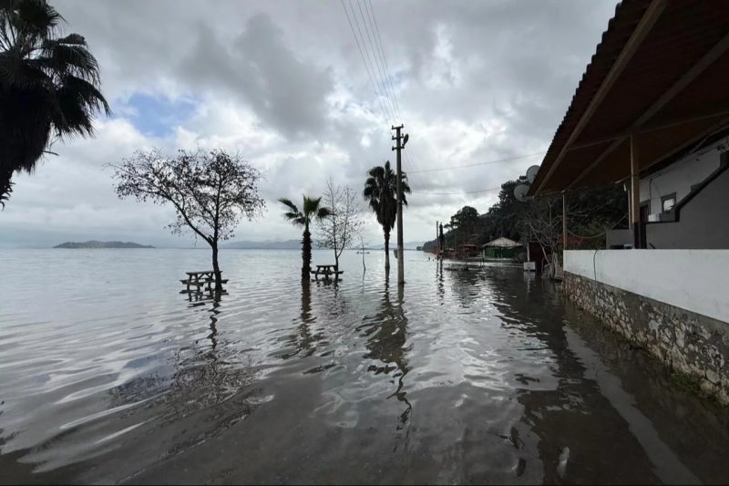 Severe floods hit Türkiye's Osmaniye after torrential rains -   VIDEO  