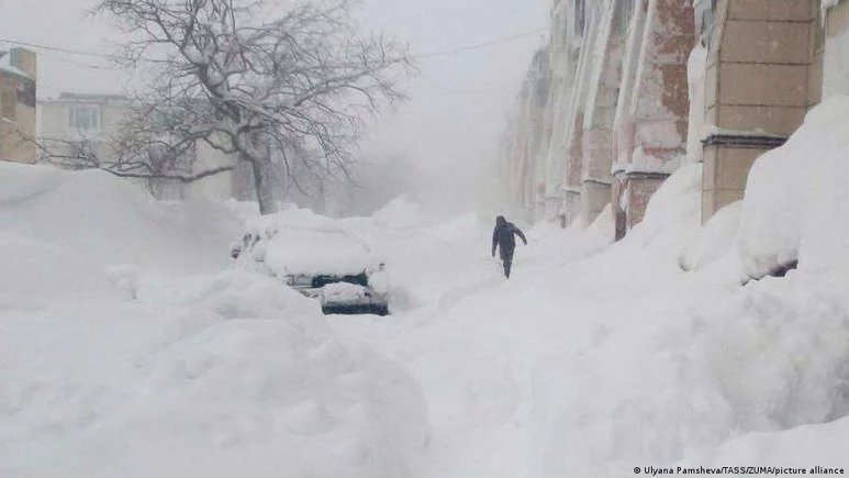 Historic Snow Apocalypse shatters records in Moscow as Arctic blast hits -  VIDEO 