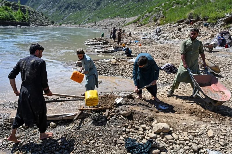 Gold prospecting in Kunar provides a vital lifeline for Afghans