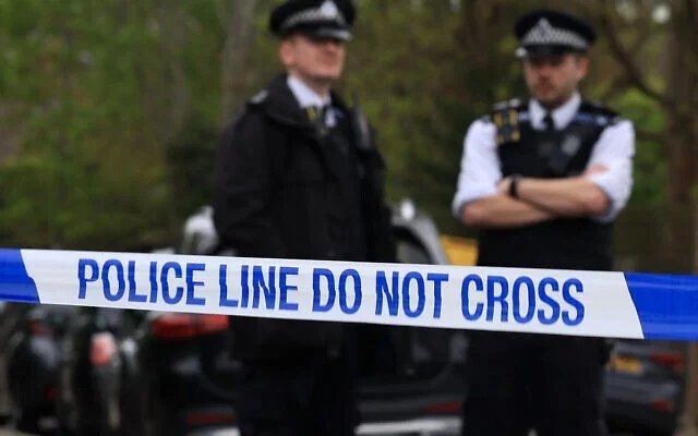 Two arrested following attempted arson at Finchley Reform Synagogue -  VIDEO 