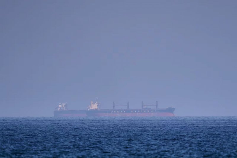 Iran will prioritize Strait passage for ships that pay, official says 