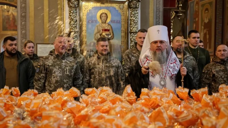 Russia and Ukraine commit to 32-hour ceasefire for Orthodox Easter