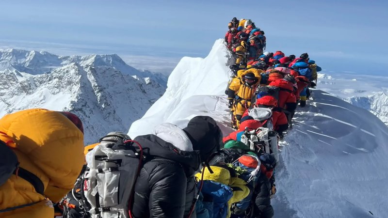 Everest season stalled as 30m ice block triggers fears of deadly traffic jams