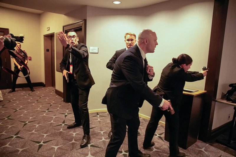 Chaos at the White House correspondents' dinner as shots ring out - VIDEO 