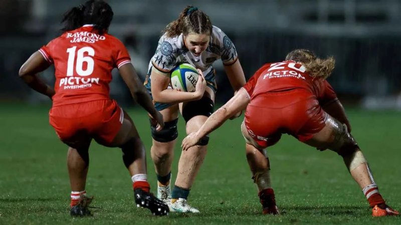 Wallaroos players seek shelter as a massive storm hits their Kansas City hotel