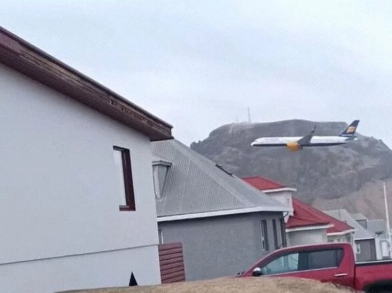 News about - Pilot drops Boeing 757 to near-ground level over Iceland in shock “farewell” flight - PHOTO/VIDEO