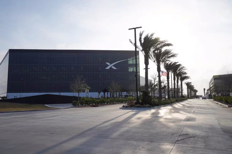  Musk’s SpaceX IPO targets AI data centers in space