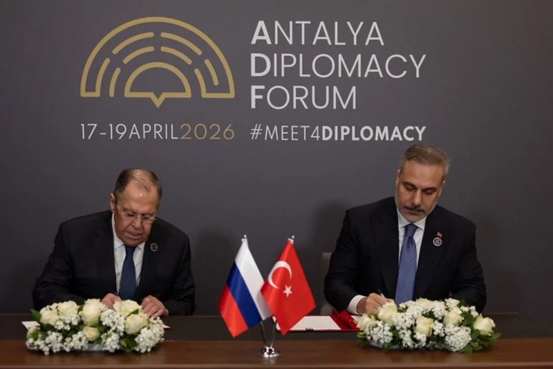Fidan and Lavrov sign consultative plan for 2026-2027
