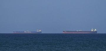 Hormuz shipping paralyzed after shots and seizure