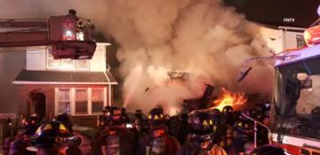 Massive Queens home explosion injures 8 officers and 4 civilians - VIDEO 