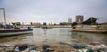 Iraqi authorities move to contain massive river pollution crisis near Baghdad