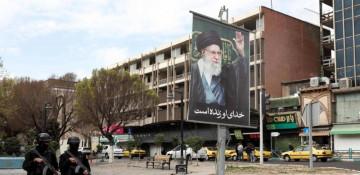 Iran shows defiance as US threats loom