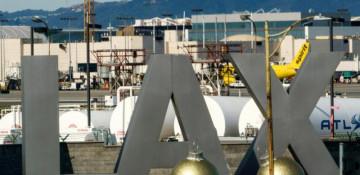 Shocking close call at LAX: Pilot forced to slam brakes to avoid trucks - AUDIO