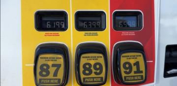 US gas prices slide 2 cents to $4.14 a gallon 