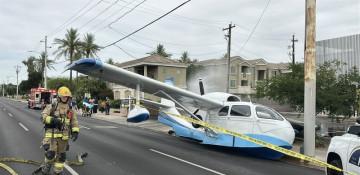 Small plane makes emergency landing on Phoenix road -  VIDEO 