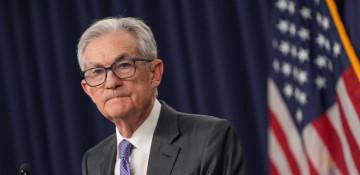 Trump threatens to fire Fed chair unless he resigns