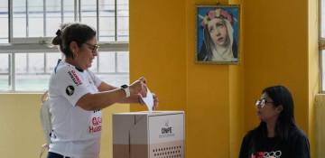 Peru's vote count reaches 90%, second place still tied