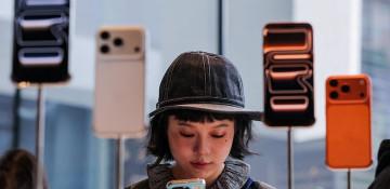 Apple shines in China as smartphone market dips