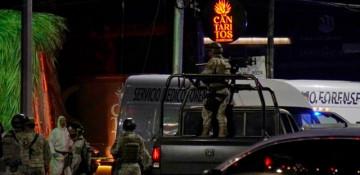 8 killed in armed attack at bar in central Mexico 