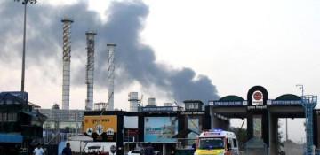 Fire breaks out at refinery in India - VIDEO