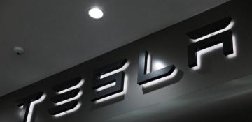 Tesla energy unit rises as EV margins fall